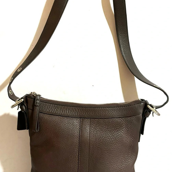 Coach vintage brown distressed leather crossbody handbag - Picture 3 of 10